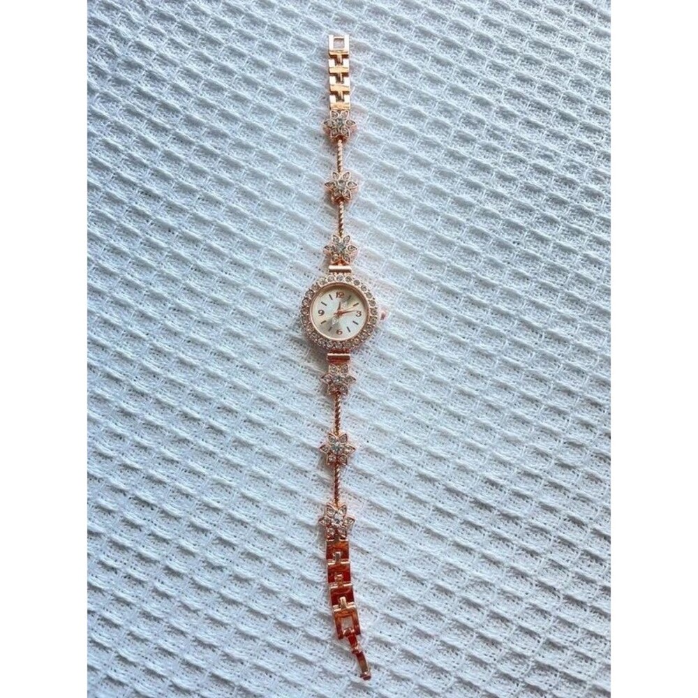 Beautiful Watch - Picture 3 of 4